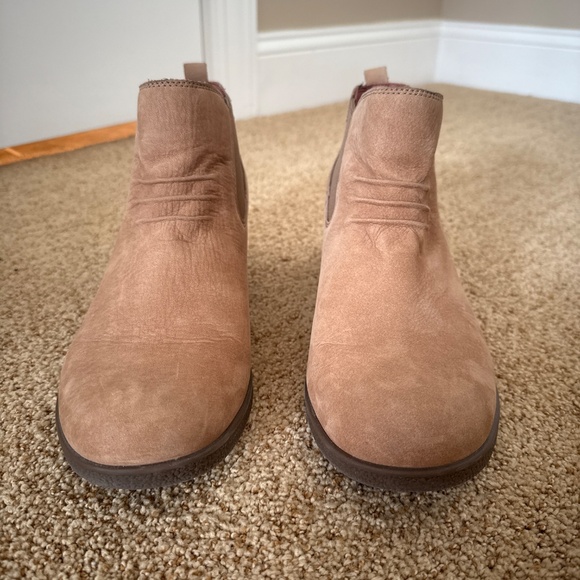 Dansko Waterproof Leather Tan Boot - Picture 3 of 7